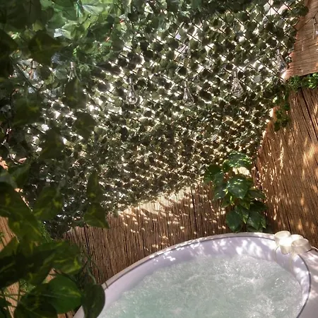 Jacuzzi Jungle Centre *